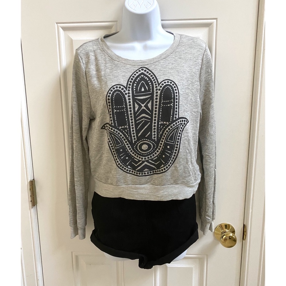 Hamsa Long-Sleeve Top 🤍